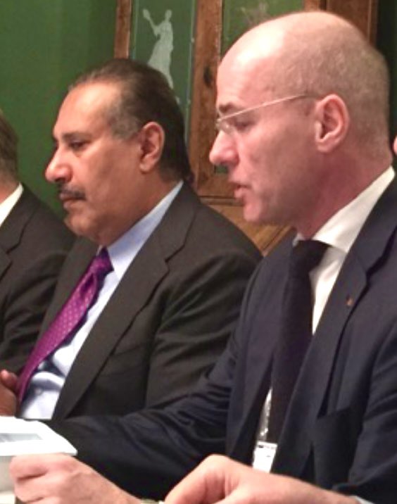 Bereits am 14.11.2021 habe ich von Katar eine Einstellung der Unterstützung der Hamas gefordert.
Zudem auf der MSC 2015 mehr Engagement für Toleranz statt Extremisten bei unserem WSN Frühstück mit dem Alt-Emir (Foto).

1. Mit Terroristen vergiftet sich Katar im Inneren und nach