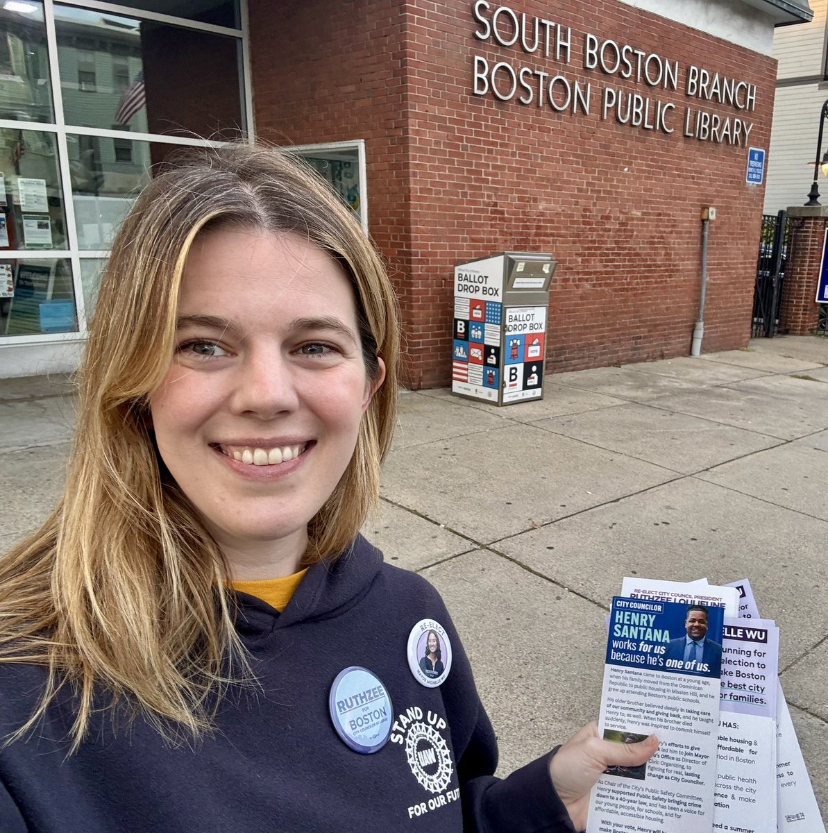 vailkoyo's tweet image. Out here getting every last vote in Southie for @Santana4Boston, @Ruthzee, & @wutrain! Tons of people didn’t know the election was today—text your forgetful friends that they have an hour left to make it to the polls 😅