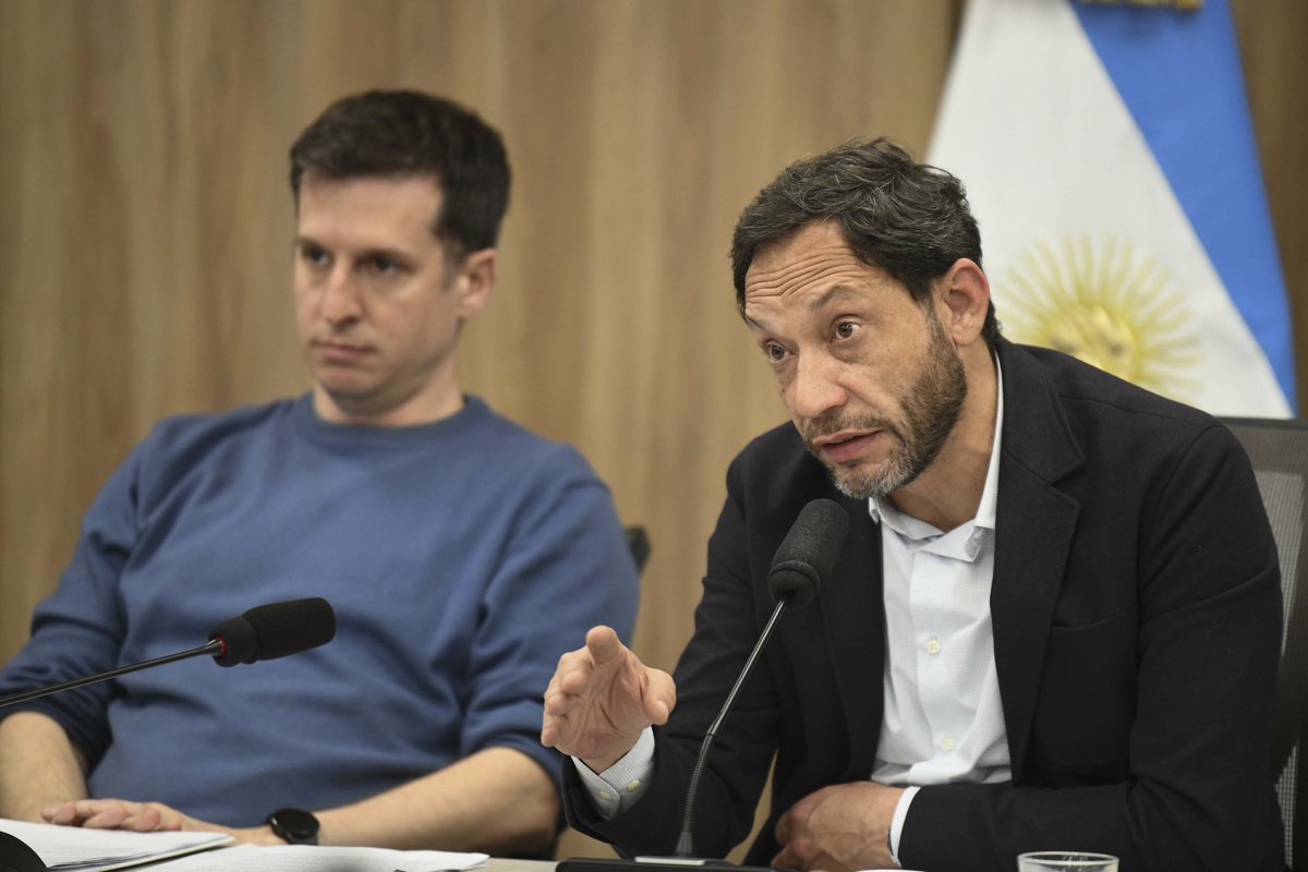 $LIBRA: Los funcionarios del gobierno no pueden esconderse ni eludir sus responsabilidades.

Hoy se reunió nuevamente la Comisión Investigadora en Diputados. Es increíble que el Gobierno no haya tomado nota de las prácticas que debe corregir: persiste en una actitud de bloqueo y