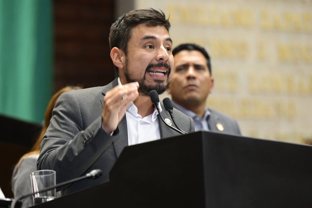 ✅ Aprobamos con 474 votos a favor la reforma constitucional que permitirá crear una Ley General contra la Extorsión, con el propósito de cerrar vacíos legales y otorgar a las autoridades herramientas efectivas para combatir este delito.

☑️ Un avance clave para proteger a