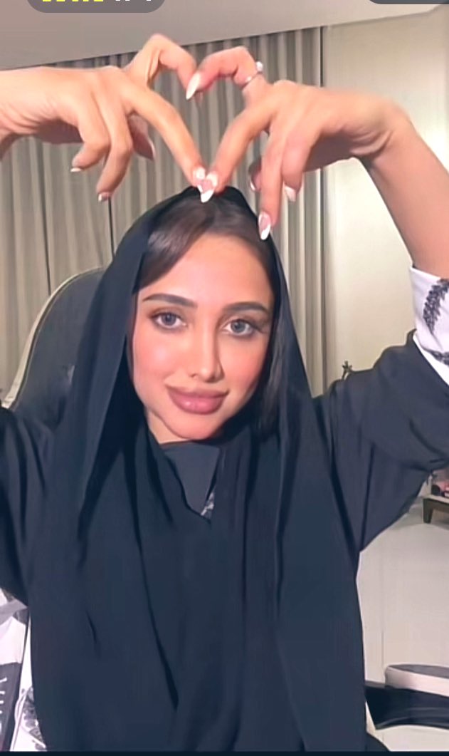 " صديقٌ تذهبُ إليه حاملًا الأَسى
تعودُ منهُ وصدرُك وسعَ المَدى "
#نيلوه