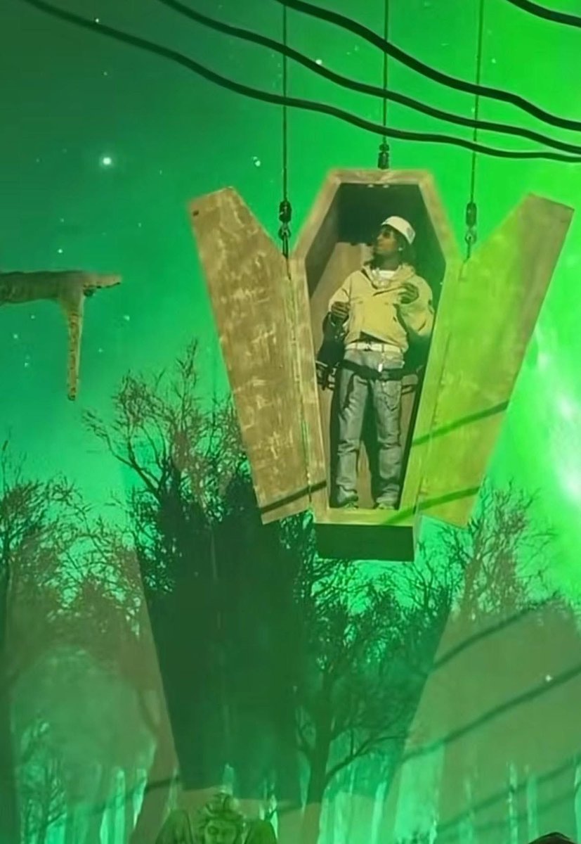 andylanderug's tweet image. I ain’t gone lie. Youngboy probably leading a whole generation straight to hell 😂