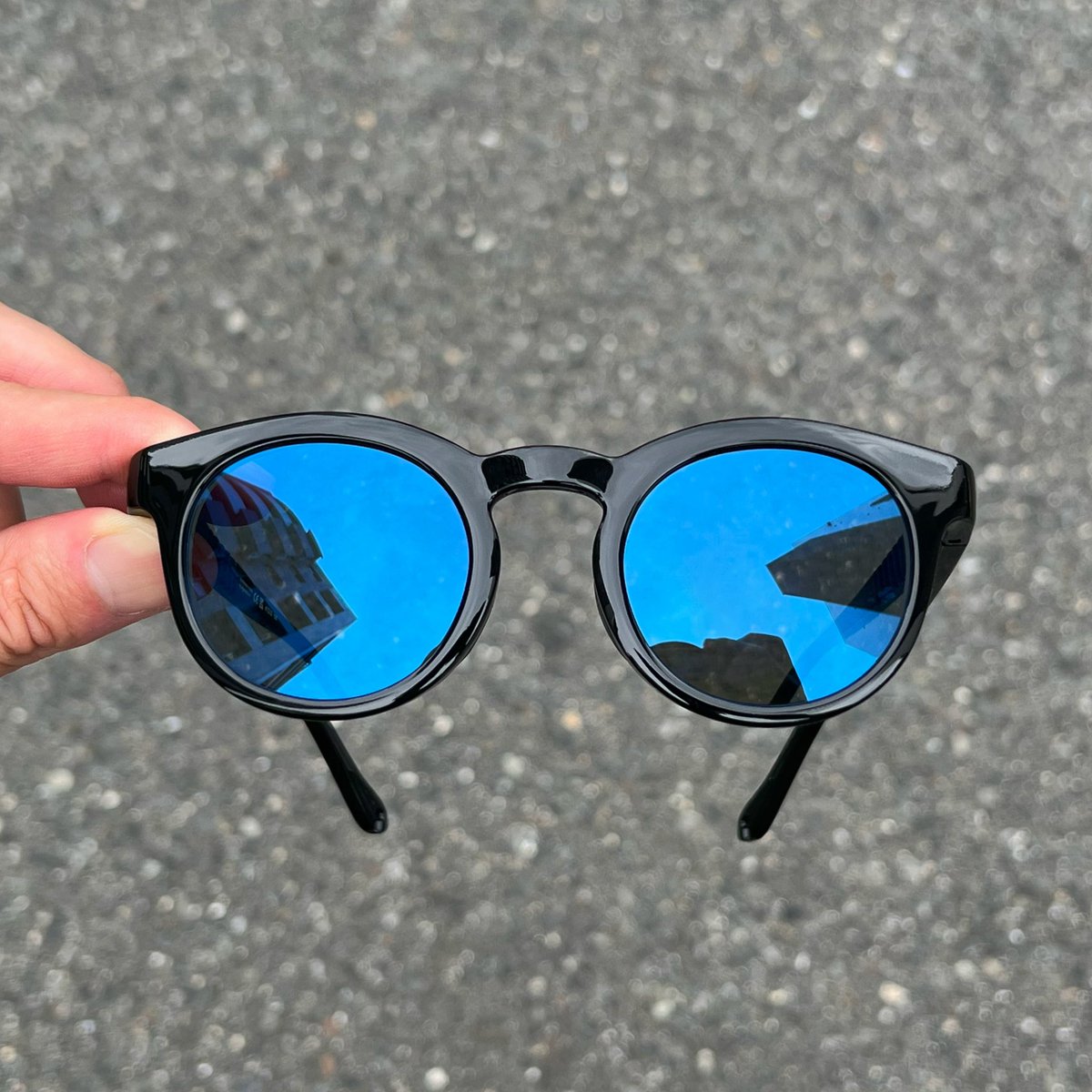 eaudevie_osaka's tweet photo. #ALBAOPTICS 新型【ANVMA V.02】度付きカスタム🕶️
SDA王滝MTBレースに向けて新調頂きました！
あらゆる状況にマッチするよう紫外線に反応して色が変わる #調光レンズ ブルーミラー仕様✨
怪我や機材トラブルなく無事に完走できるよう願ってます🙏
アドベンチャーライド楽しんで来て下さ〜い🙌 https://t.co/372fatHChn