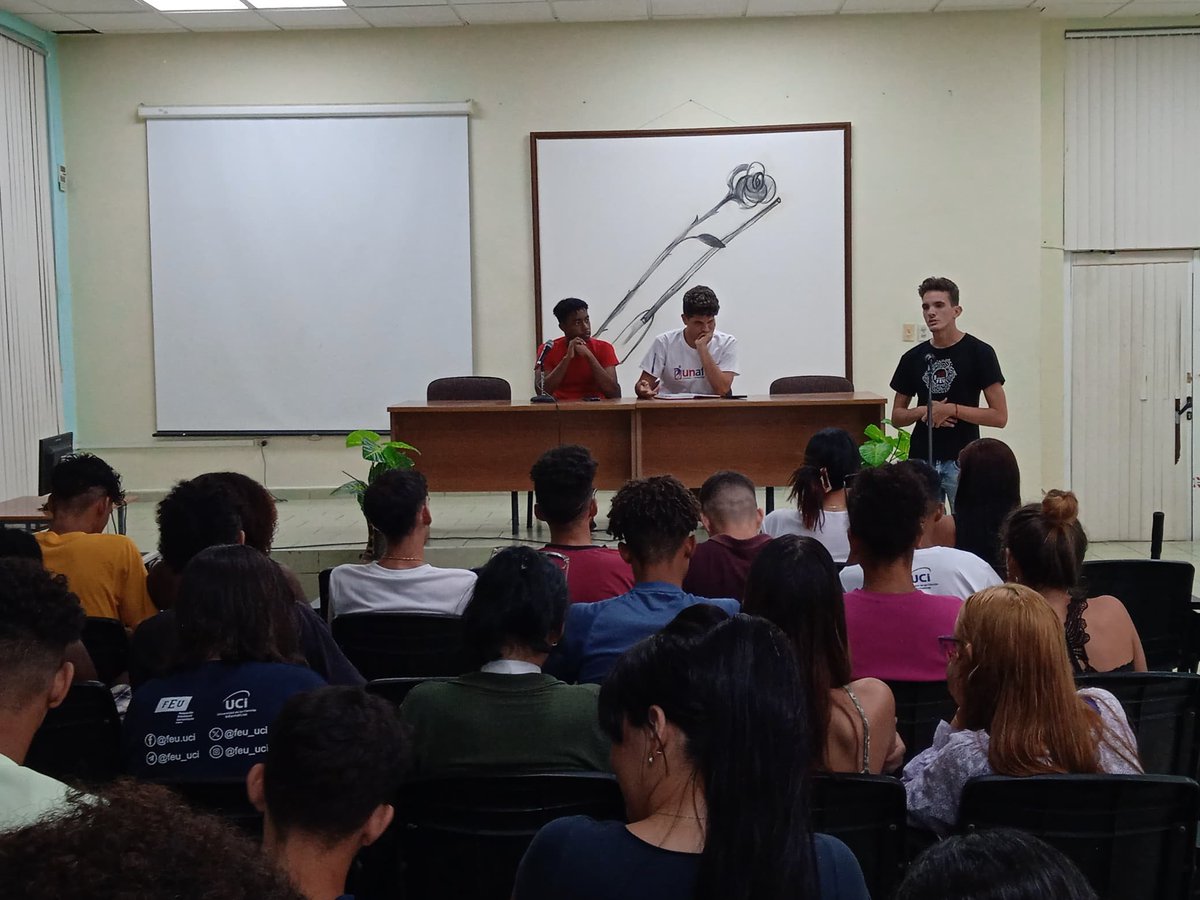 ⭐ Jóvenes que desempeñan diferentes responsabilidades dentro de las organizaciones políticas juveniles, iniciaron esta tarde las actividades de preparación para desempeñar sus funciones en las diferentes tareas y metas del presente curso.
#SomosUCI #UniversidadCubana #Cuba