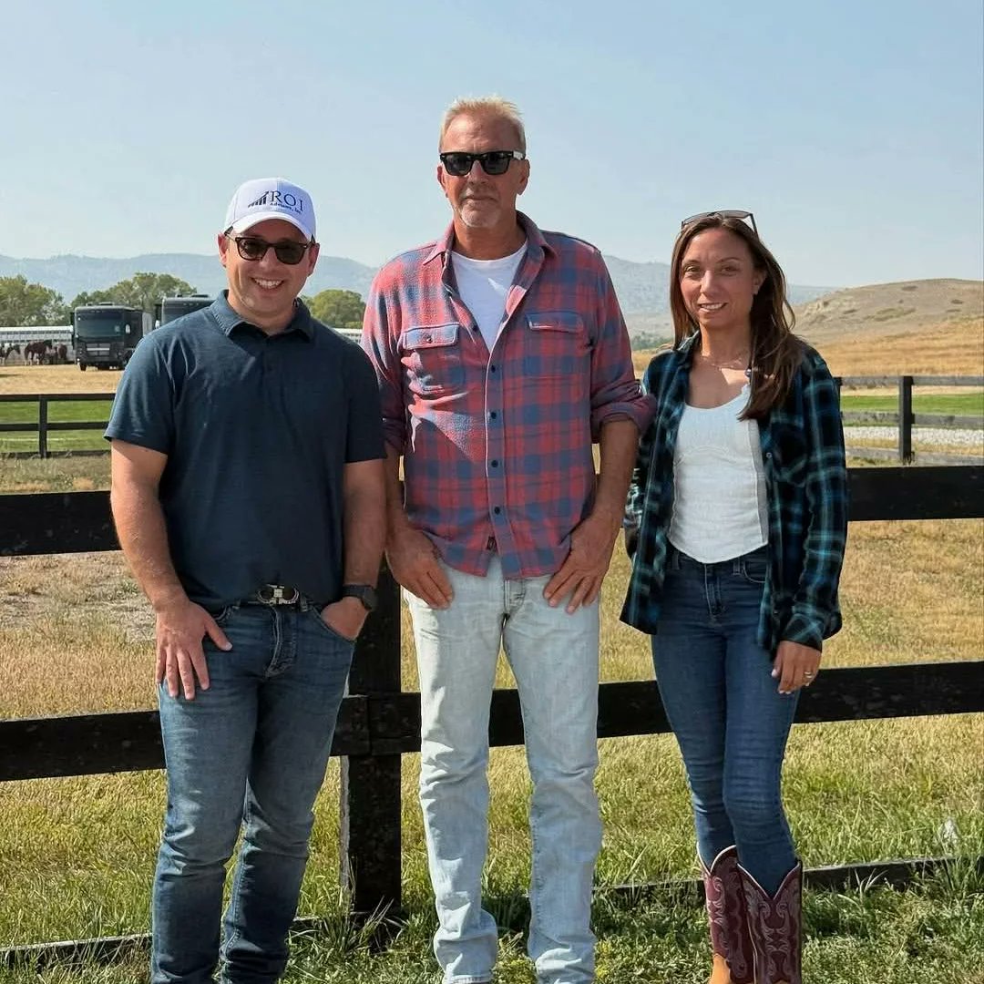 KevinCostnerper's tweet photo. Big skies, open land, and even bigger dreams Montana has a way of bringing good people together. 🌄🤠 https://t.co/8JzadYZGBN