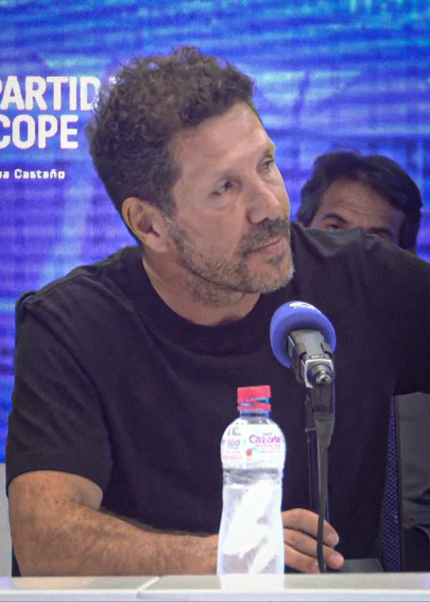 🚨🚨🚨🚨🗣️ سيميوني:

الواقع واضح. لا يجب أن نكذب على الناس الحقيقة هي الحقيقة

يامال هو يامال، رافينها هو رافينها، ليفاندوفسكي هو ليفاندوفسكي. مبابي هو مبابي، فينيسيوس هو فينيسيوس

أما نحن، فطبعاً سوف ننافس

فزنا مع ميسي في برشلونة، وفزنا مع رونالدو في ريال مدريد

لأننا عندما