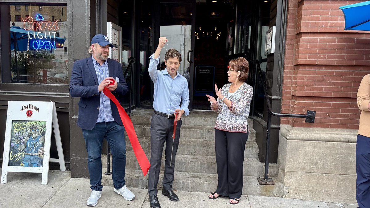 MayorFrey's tweet image. Every new business is another reason to celebrate downtown’s momentum. Welcome to the Warehouse District, Smorgie’s— glad you’re on the menu!