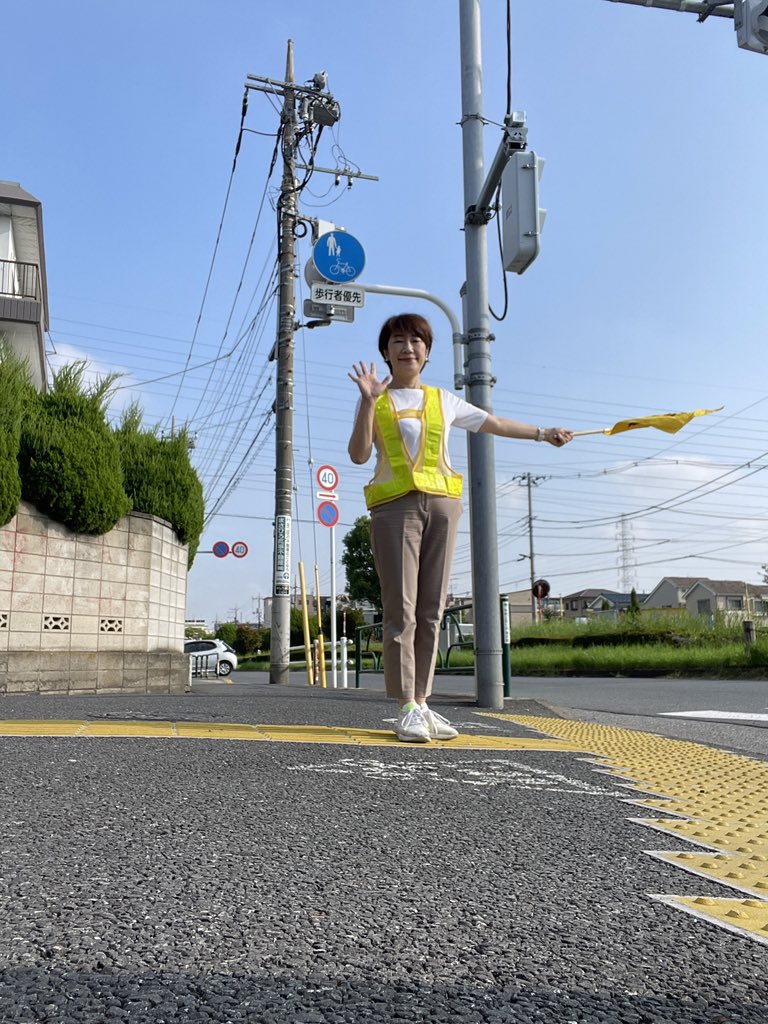 学童保育の入所についてのご相談を頂きました。朝の交通ボランティアで交差点に立っていると、こうした区民相談を頂く事もあります🌱交番設置のご要望も頂きました。駅などでのご挨拶で見かけたら、日頃のご要望やご相談があればお声をお寄せ下さい✨