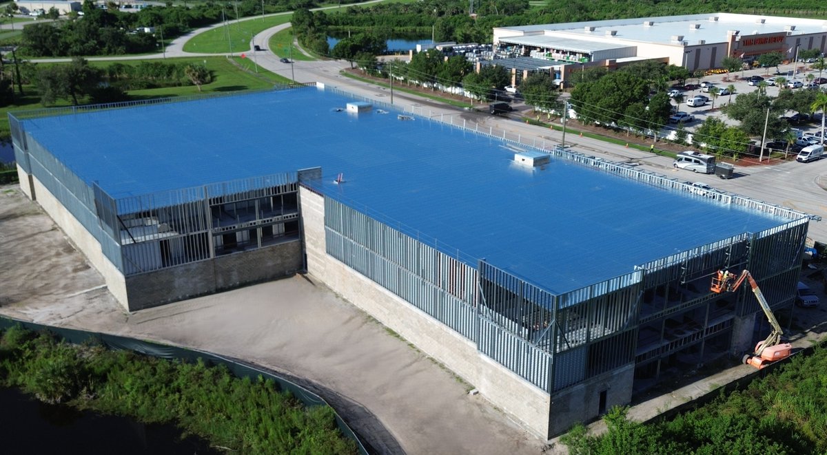 ForgeBuildingC1's tweet image. Forging ahead and making great progress on this 140,421 sf, 1,155 unit, 3-story climate-controlled self storage facility in Port Charlotte, FL.  Let the steel building experts at Forge help you design and build your next project for maximum profitability. 

#forgeahead