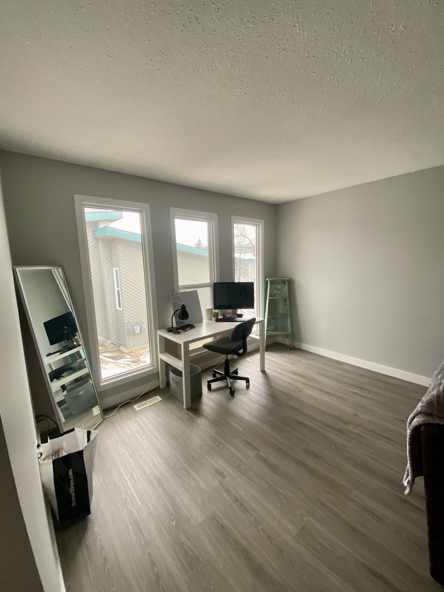 Looking for (1l female roommate in Edmonton for this fall/winter. Located in Callingwood Area 5 min to west edmonton mall.  2 other female university roommates $600 includes wifi, washer/dryer all utilities. Quiet area very safe. Located beside shopping areas. 1 room available.