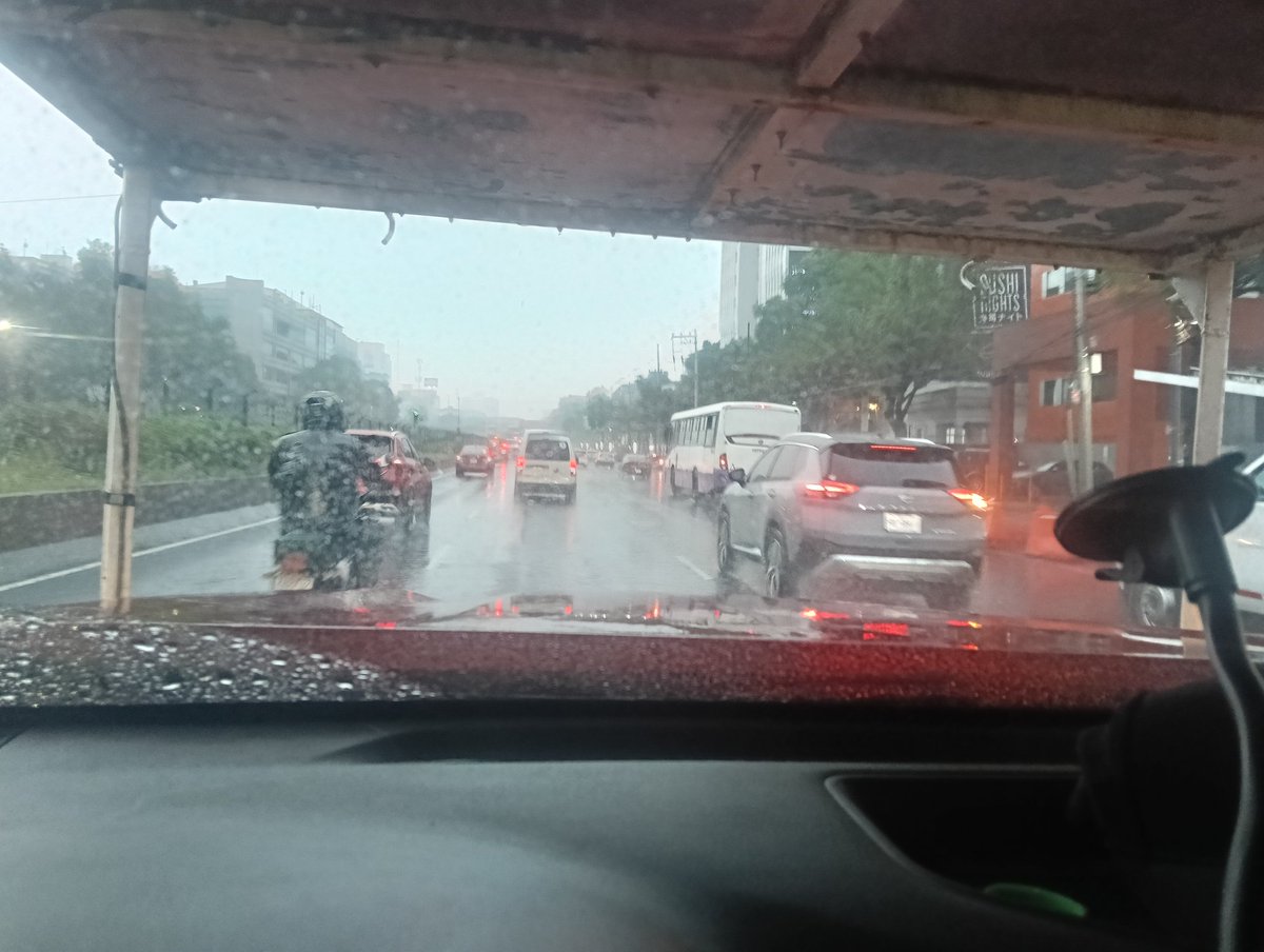 VitaminaChida's tweet photo. Saludos @elwarpig @jcholby @El_Gasper acá andamos por Tlalpan y avanzando hacia los rapidos y baches de Culiacán Izcalli , hay les aviso si es necesario que manden una lancha en mi ayuda, armense un bloque lluvioso https://t.co/LzyK6dFcLi