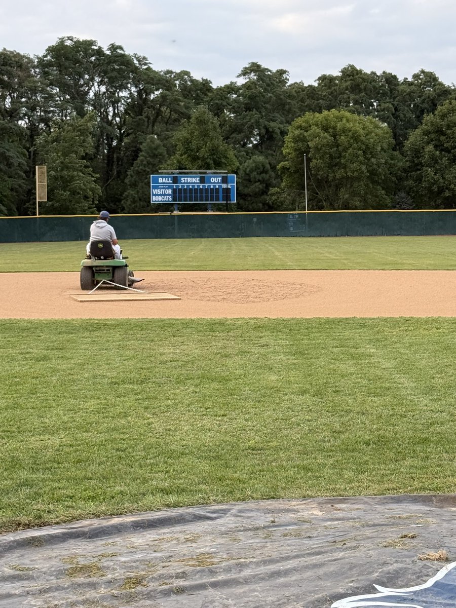 PeruStBaseball's tweet image. Guess we are make crop circles today