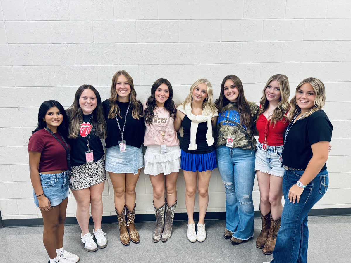 ArgyleSportsMed's tweet image. Tuesday: 
Are you country 🤠 or country club ⛳️? 
I would say our students are a great mix of both! 
#homecoming #goeagles