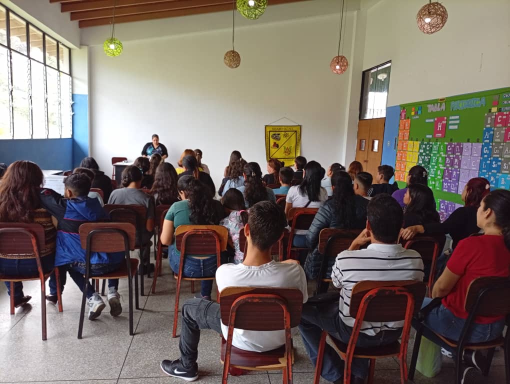 Complejo Educativo Mariscal Antonio José de Sucre tweet media
