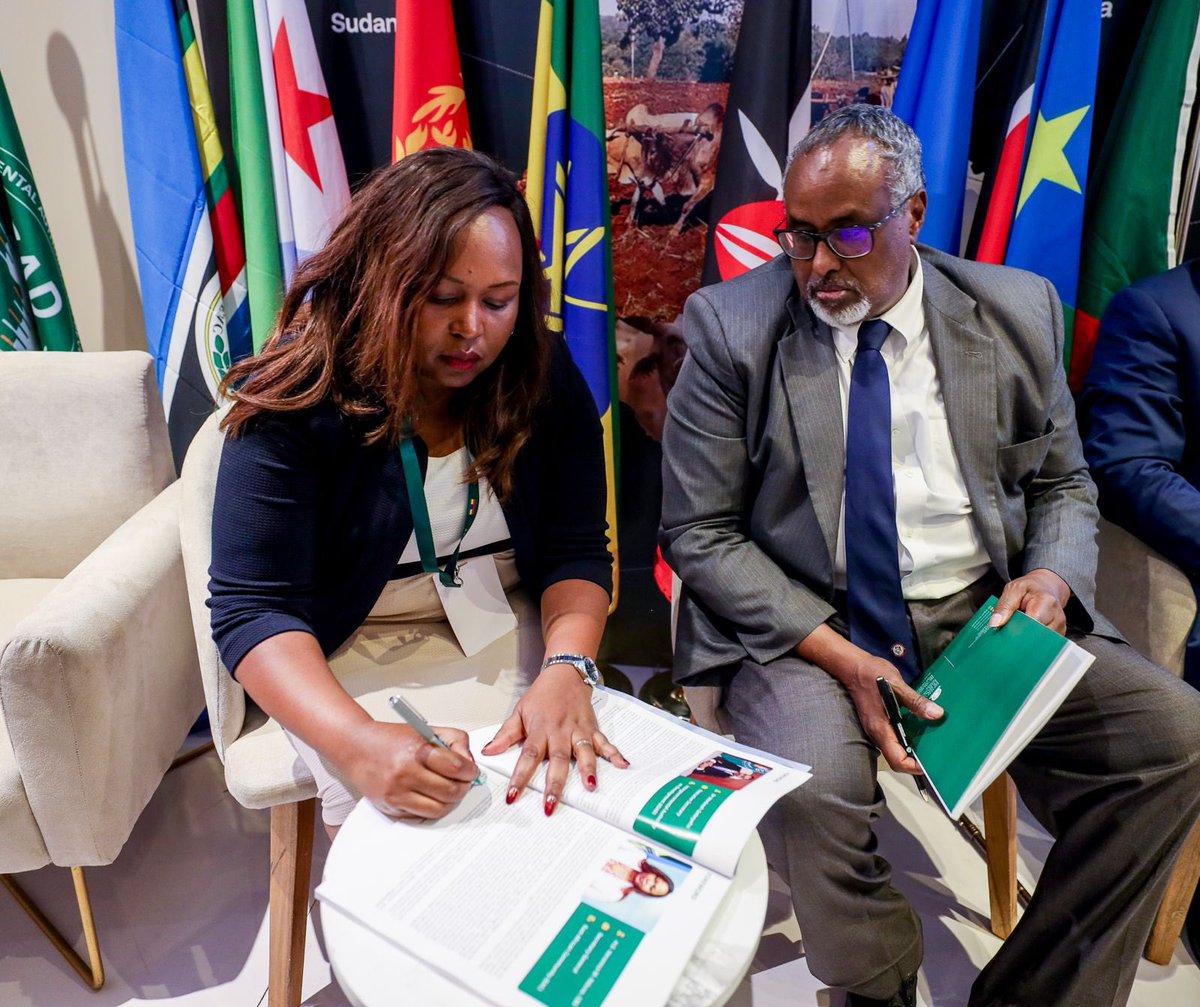 IGADsecretariat's tweet image. IGAD and EAC Forge Stronger Ties, Launch Regional Framework for Climate Services at ACS2

On the sidelines of #ACS2 in Addis Ababa, IGAD Deputy Executive Secretary H.E. @MAWareSO, on behalf of H.E. @DrWorkneh, welcomed @SGNduva, Secretary General of @Jumuiya, to the IGAD