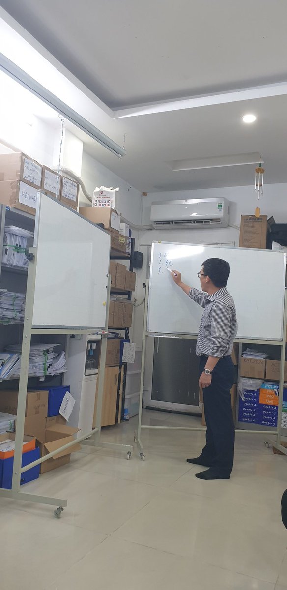 ktnguyentuan's tweet photo. Vẻ bề ngoài quan trọng đến thế sao.
Khi thầy viết bảng ..
#ketoan #excel #VBA #kiemtoan https://t.co/AD7PeXJHh2