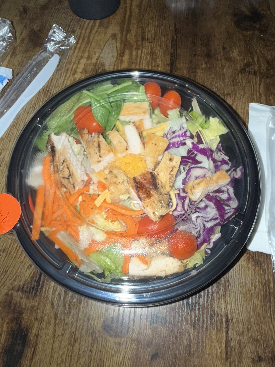 tyler_fritze's tweet photo. @Braums_IceCream come on…y’all are better than this. Loyal customer here and have ordered the grilled chicken salad many times, but there is hardly any chicken on this salad. https://t.co/86ZMJT0UNI