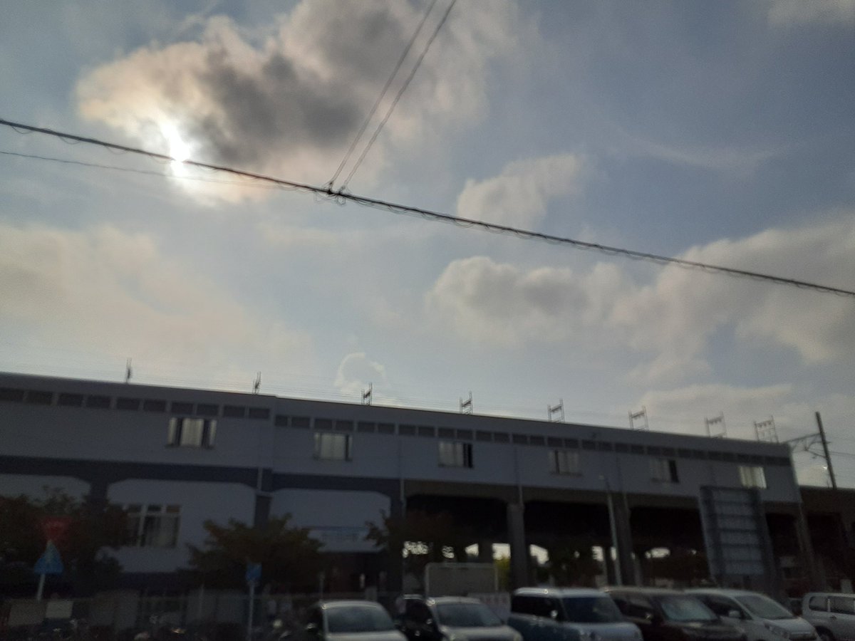 Inluck_nagoya's tweet photo. おはようございます☀️
今日の名古屋市の天気は晴れ
秋も本格的になってきましたが気温は34℃にもなる予報です
9月になっているのに真夏日になるのだろうか😞💨
外作業の方々は熱中症にはお気をつけ下さい
#企業公式が毎朝地元の天気を言い合う #企業公式相互フォロー #企業公式つぶやき部 https://t.co/zmE3WRVa06