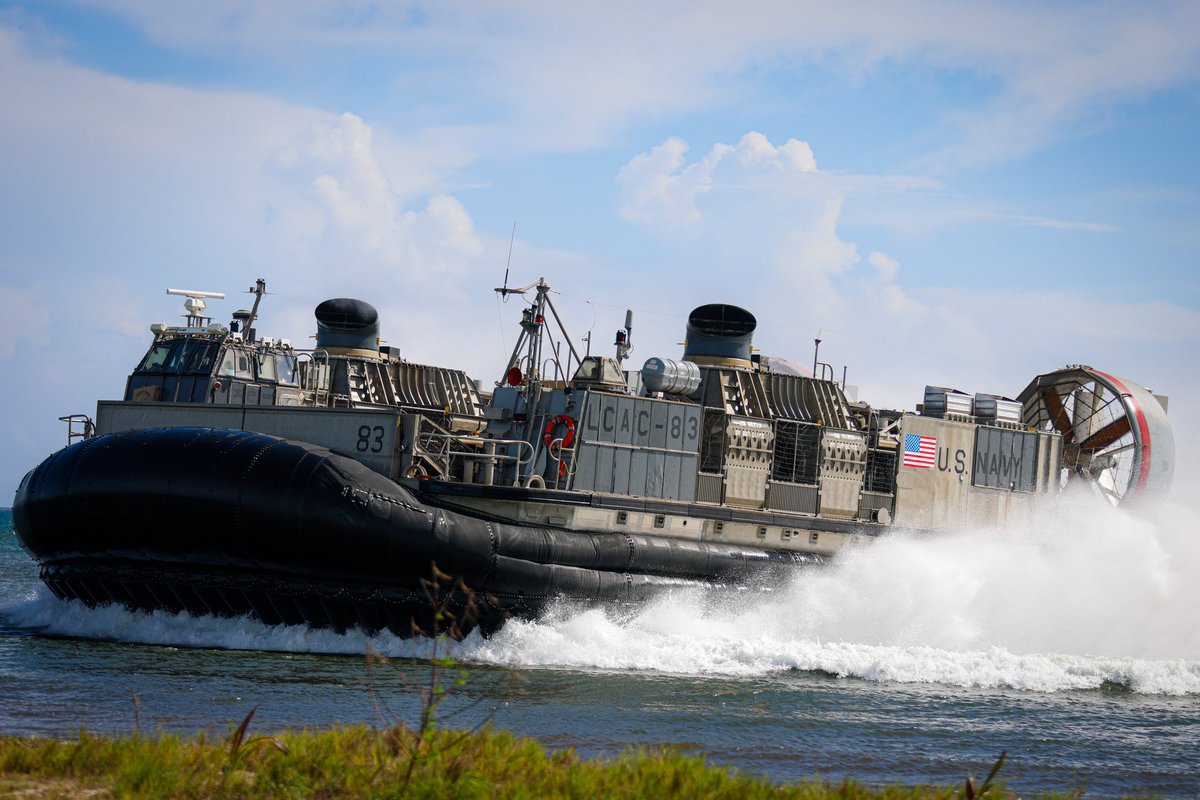 BiggiesPhoto's tweet photo. U.S. Navy sailors conduct a training exercise with a Landing Craft Air Cushion (LCAC), an amphibious hovercraft, off the coast of Playa El Faro, Punta Guilarte, in Arroyo, Puerto Rico.

📸: Edgardo Medina Millán / @BiggiesPhoto https://t.co/1uKIA3fg9C