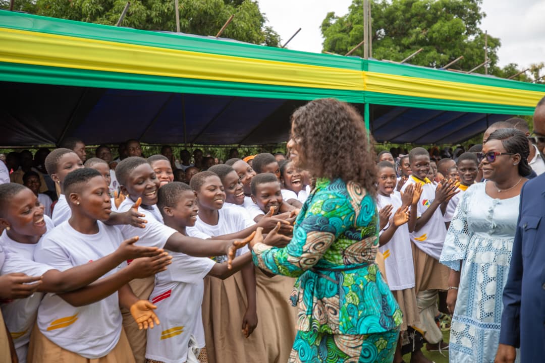sweddplustogo's tweet photo. Chose promise, chose faite.

La cérémonie de lancement de la campagne nationale de distribution de kits scolaires à travers le projet SWEDD+ Togo, en prélude à la rentrée scolaire 2025-2026 s’est déroulée ce mardi 09 septembre 2025 à Djémégni.⤵️

#SWEDD #sweddplustogo #Education https://t.co/xiZQ0QOu82