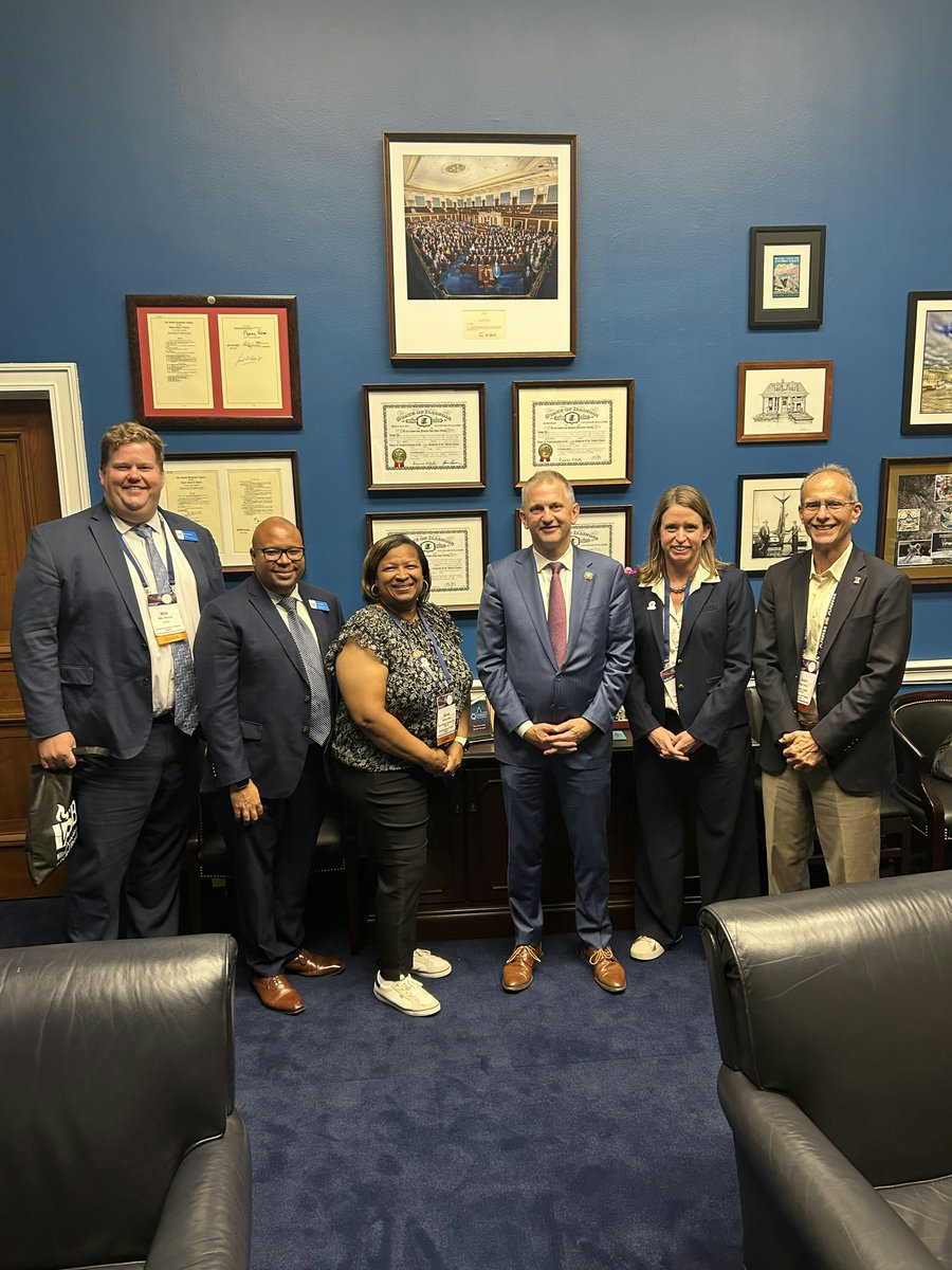 ILschoolboards's tweet photo. The IASB delegation met this afternoon with @SenatorDurbin, @CongressmanRaja, 
@RepBillFoster and @RepCasten. School board members discussed the needs of their local districts and federal public education issues that impact their schools. #COSSBAFAC25 #cossba https://t.co/QVV5dHtY3B