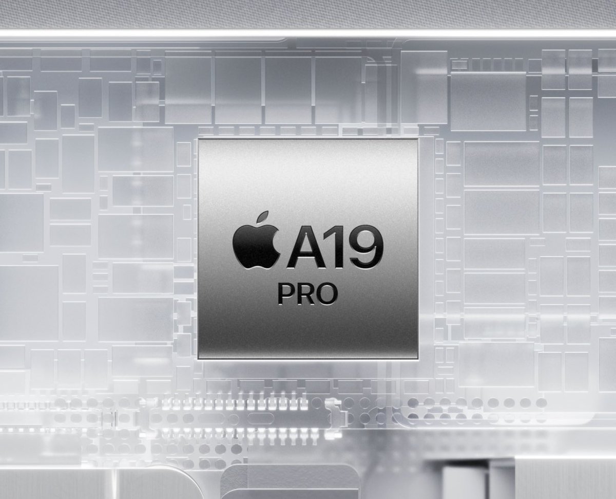 davehanson's tweet image. 3 things about iPhone Air that beat my expectations:
 - Pro chip
 - Battery life same as iPhone 16 Pro
 - Shiny titanium frame