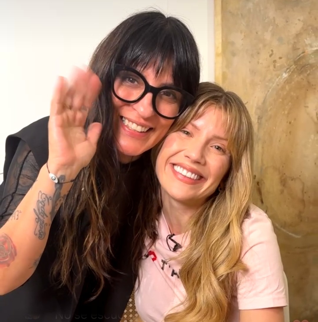 yolatucu39's tweet image. Bellas Laurita y Vero su maquilladora en el vivo de #marykay @laufer4