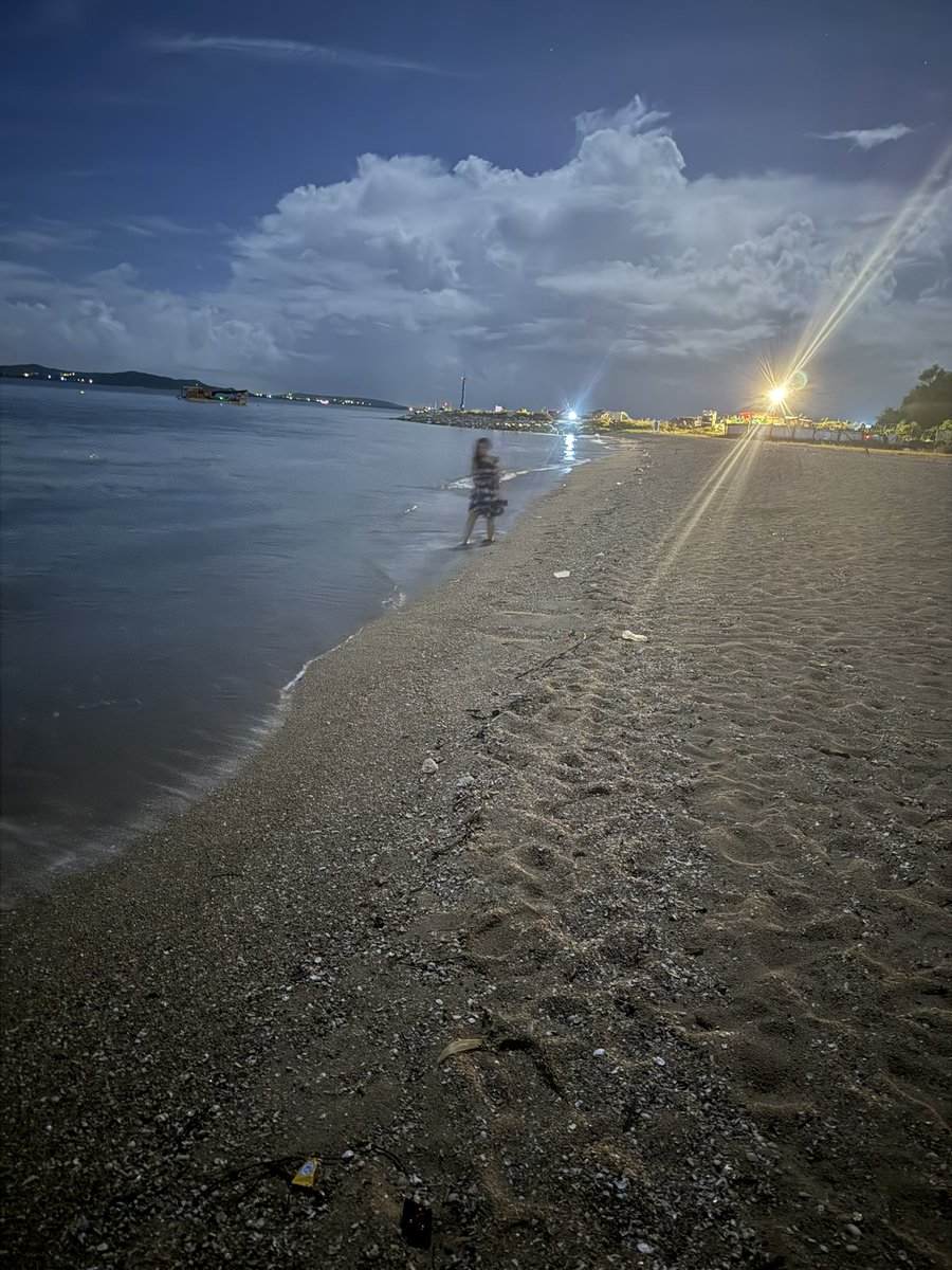 adj343's tweet image. 远方那个改变国运的神奇小岛， so close so far away…