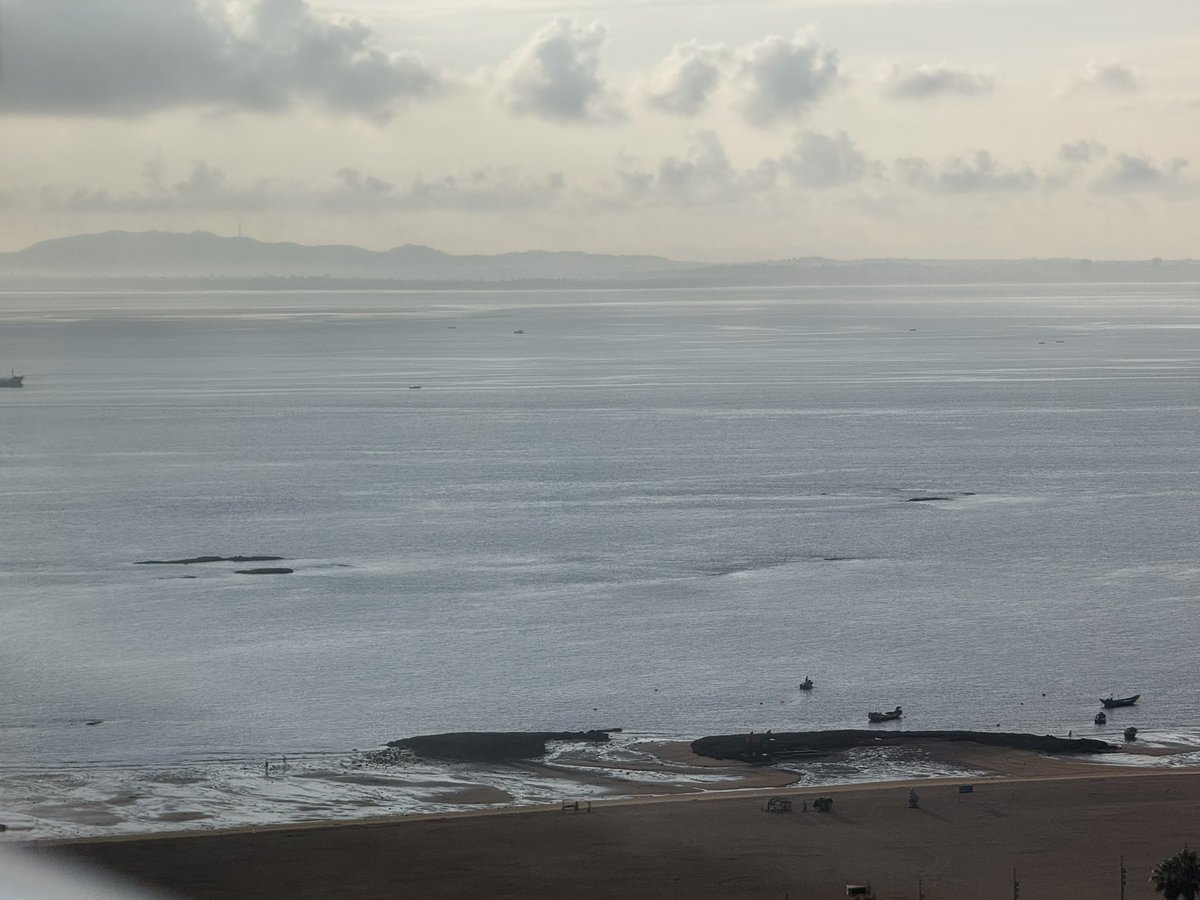 adj343's tweet image. 远方那个改变国运的神奇小岛， so close so far away…