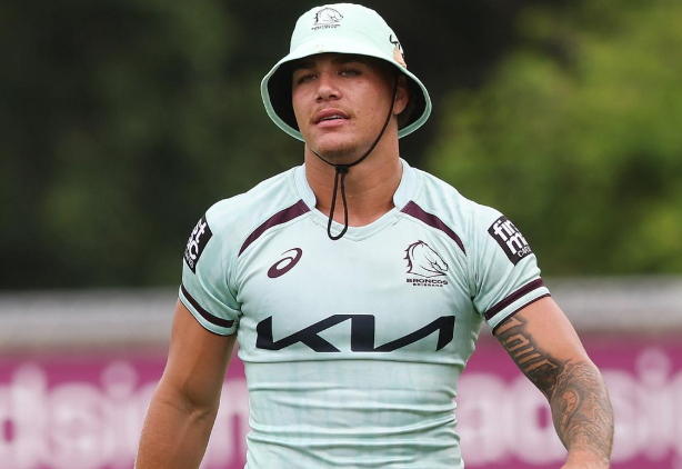 LISTEN | 
Broncos Superstar Reece Walsh joined Corey and Heals ahead of this weekend Qualifying Finals against the Raiders in Canberra 
podcasts.apple.com/au/podcast/ree…