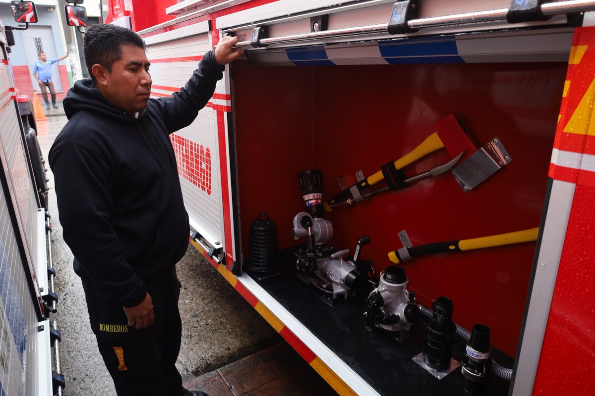 En este día, miembros del Directorio Nacional realizaron la entrega de 04 nuevas  unidades para el combate de incendios.

Fueron asignadas a las siguentes compañías:
5ta CIA Quetzaltenango.
23  CÍA  Zacapa
30  CÍA  Esquipulas, Chiquimula
64  CÍA Uspantan, Quiché