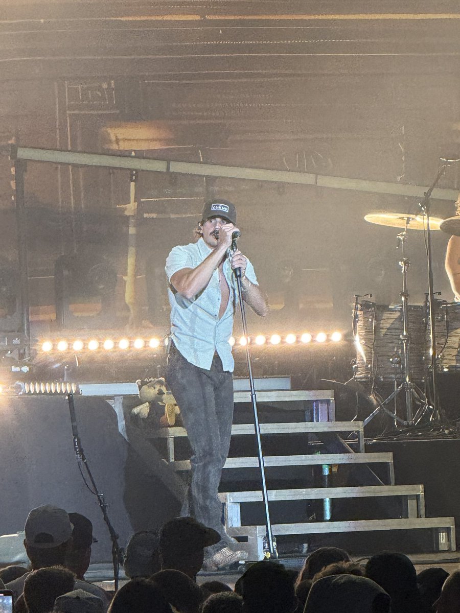 zbt99aet's tweet image. Gotta post more pictures from the concert and I went with my mom and had a great time. Thank you Mom for Thomas Rhett tickets for Christmas. I love you so much. Mom￼ @enmarketarena to see @ThomasRhett @TuckerWetmore @thecastellows