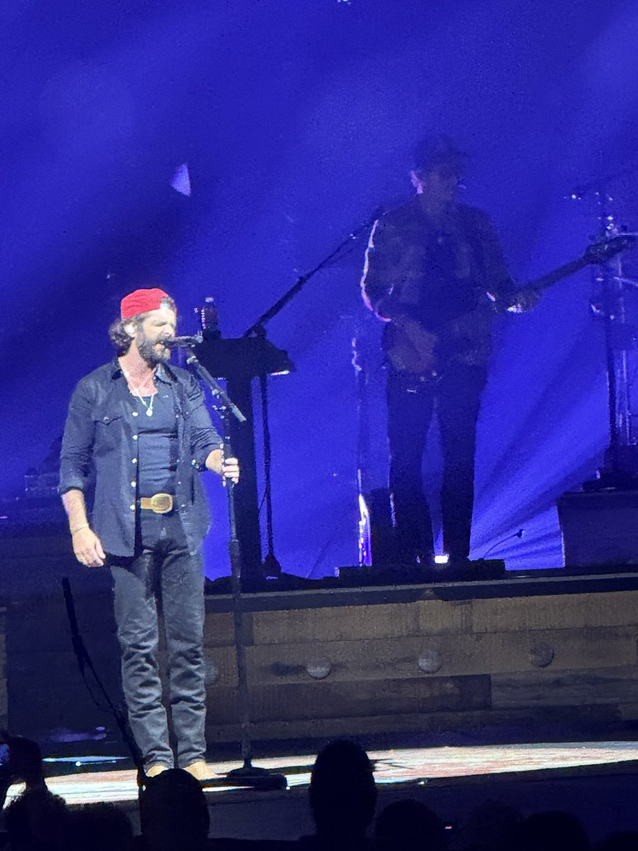 zbt99aet's tweet image. Gotta post more pictures from the concert and I went with my mom and had a great time. Thank you Mom for Thomas Rhett tickets for Christmas. I love you so much. Mom￼ @enmarketarena to see @ThomasRhett @TuckerWetmore @thecastellows