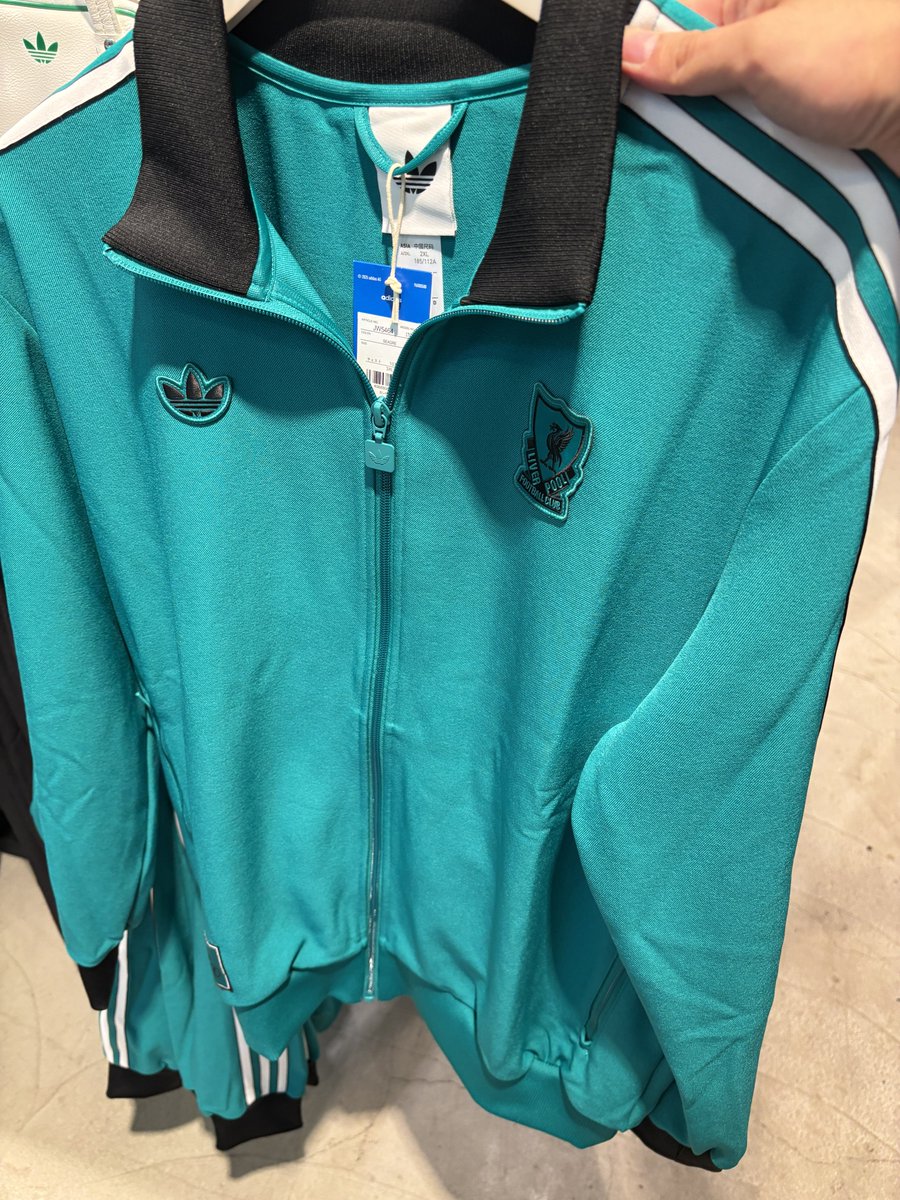 FrekelMerson's tweet photo. 大阪・心斎橋のadidasストアへ行ってきました🏃‍♂️
店内の3rdユニ関連のラインナップはこんな感じ。 https://t.co/Q1ylwUFWcm