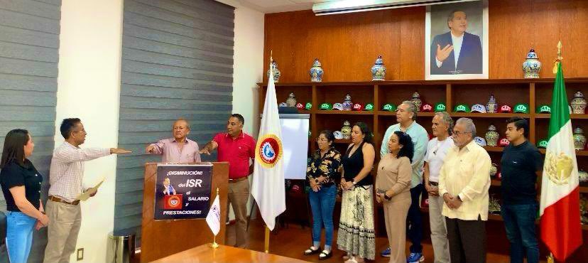 ISNNoticias's tweet photo. 1/2 #Enterate Con la TOMA DE PROTESTA de Calixto Miguel Coleote como Secretario General del Sindicato Industrial de Trabajadores de la Construcción, Autotransporte de Materiales, Terracerías, Carga en General, su Similares y Conexos del Estado de Puebla https://t.co/Njd3sv5nux