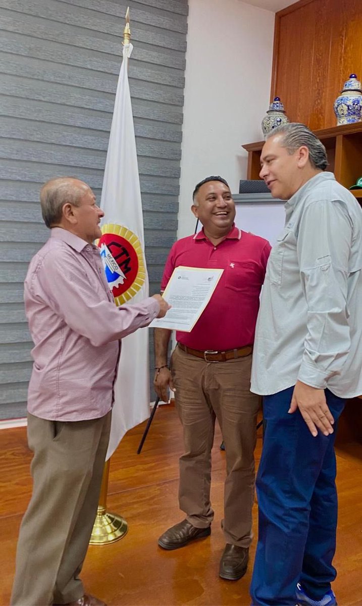 ISNNoticias's tweet photo. General Anaya" FTP- CTM, se reposiciona en la región de: Acatzingo, Tecamachalco, Guadalupe Victoria y Ciudad Serdán. Con nuestro Líder Nacional Don @CarlosAceves_ del Olmo son la más importante organización obrera de México 🇲🇽 @leobardosoto https://t.co/JNe9AKzpKT