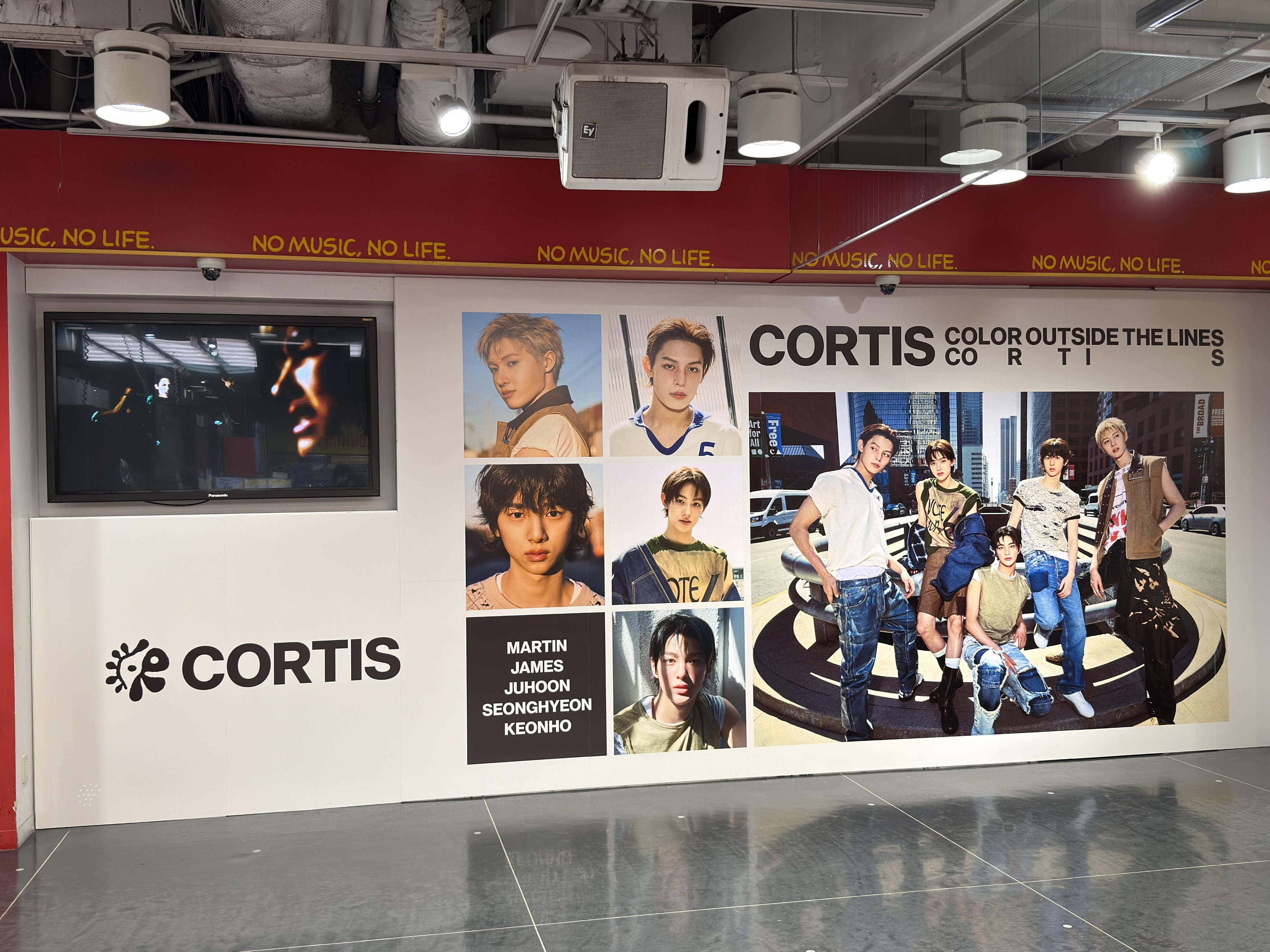 激レア ファッションブランド IKUKO 広告パネル 店舗ディスプレイ 展示会 ISICO PRESSに掲載されました｜ギフト・ショー石川県ブース