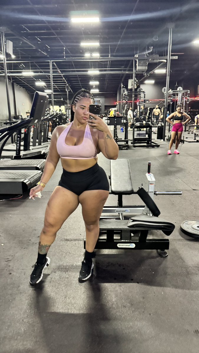 stephsblessedd's tweet photo. Which gym fit is your favorite? https://t.co/h6jUSvttPE