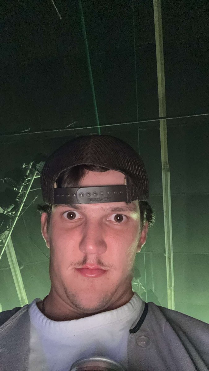 🚨Player Spotlight🚨
Tite end/LB, Ethan (daddy sexy) stout. 
He loves Big chill cream, and will always be down to get freaky with the boys. #67