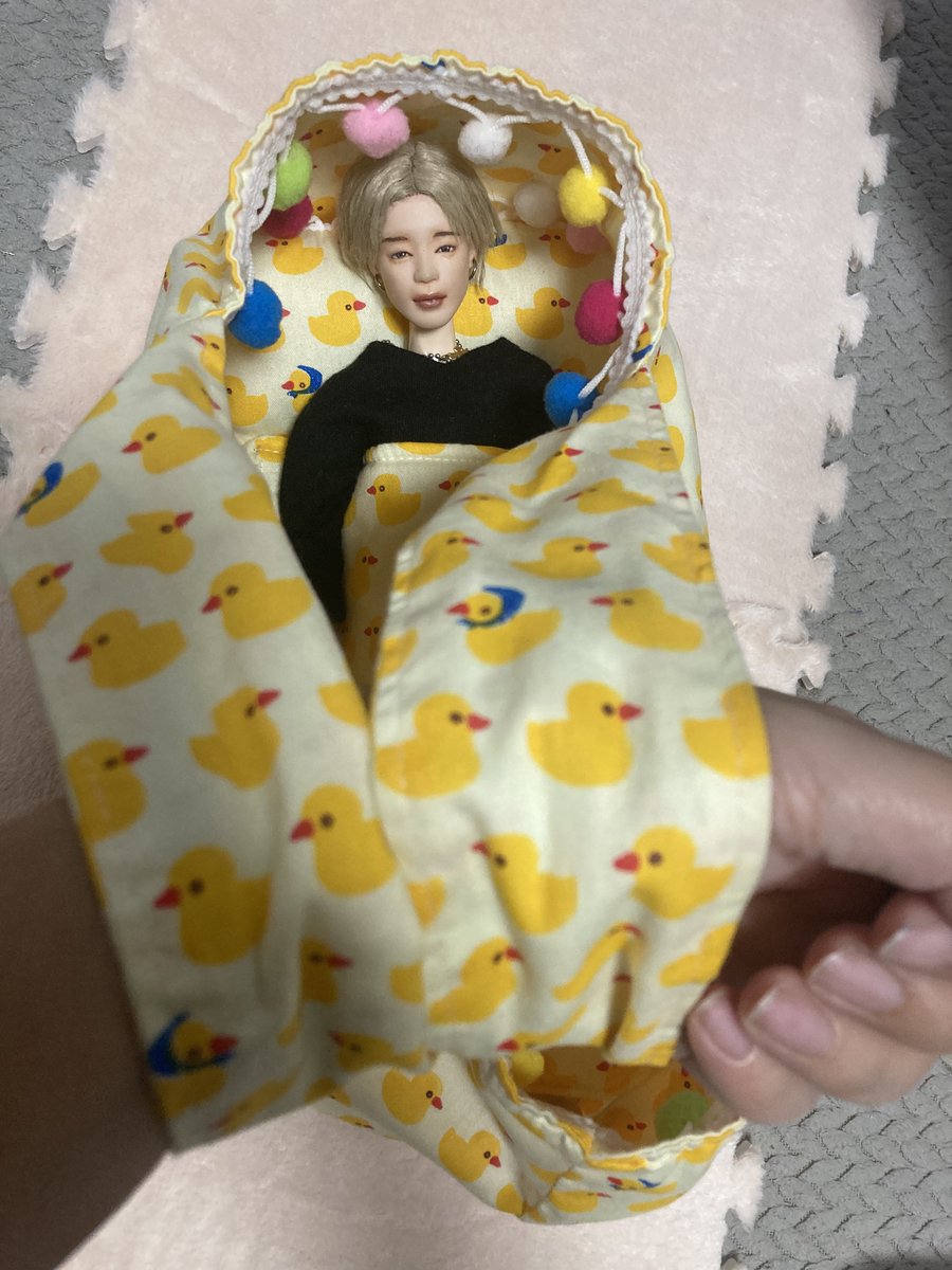 chiemin924's tweet image. ボム봄でオンライン注文して買っちゃった💜
ぬい用お布団バッグがまさかの
マテルも入るじゃ⁉️ってなって
GETしましたがらもバッチリやろ？ꉂ🤣𐤔
赤ちゃん扱いしないでとジミンしぃはゆうけれど？笑
私にとっては赤ちゃんのように
愛おしい🥰
 #マテルドールbts