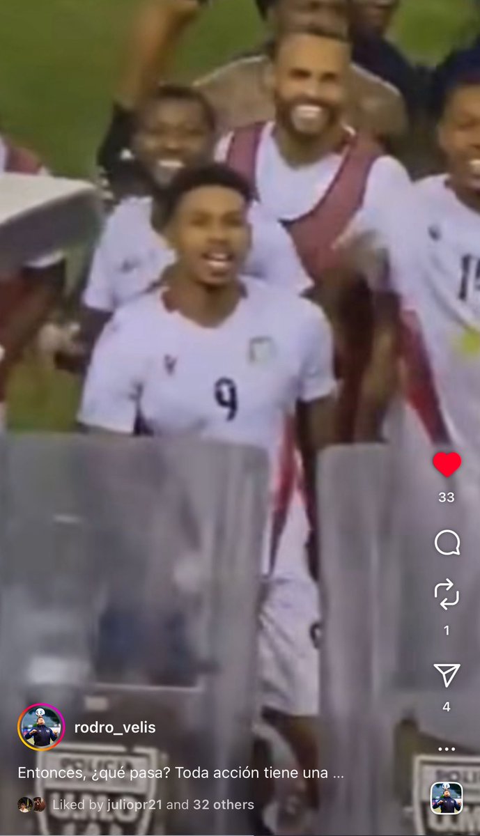 elpajaropiconsv's tweet photo. Mucho se hablado de gritos racistas en el Estadio hacia jugadores de Surinam, pero no se habla de las provocaciones de los mismos jugadores caribeños.

No justifico el racismo, pero toda acción tiene una reacción. No te podés hacer la víctima cuando te dedicas a provocar a una afición que de por sí ya estaba dolida por el resultado.