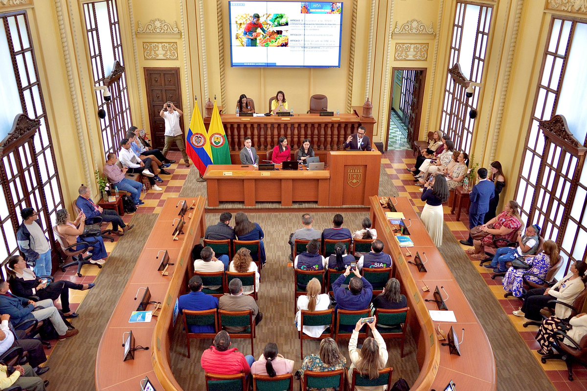 GeovanyLondonoG's tweet photo. ¡EL VALOR DE LOS MICRONEGOCIOS! 
En el Foro de Micronegocios en #Caldas destacamos su papel en la economía local. Con su experiencia construimos bases sólidas para la política pública. https://t.co/UCKlze9NeK