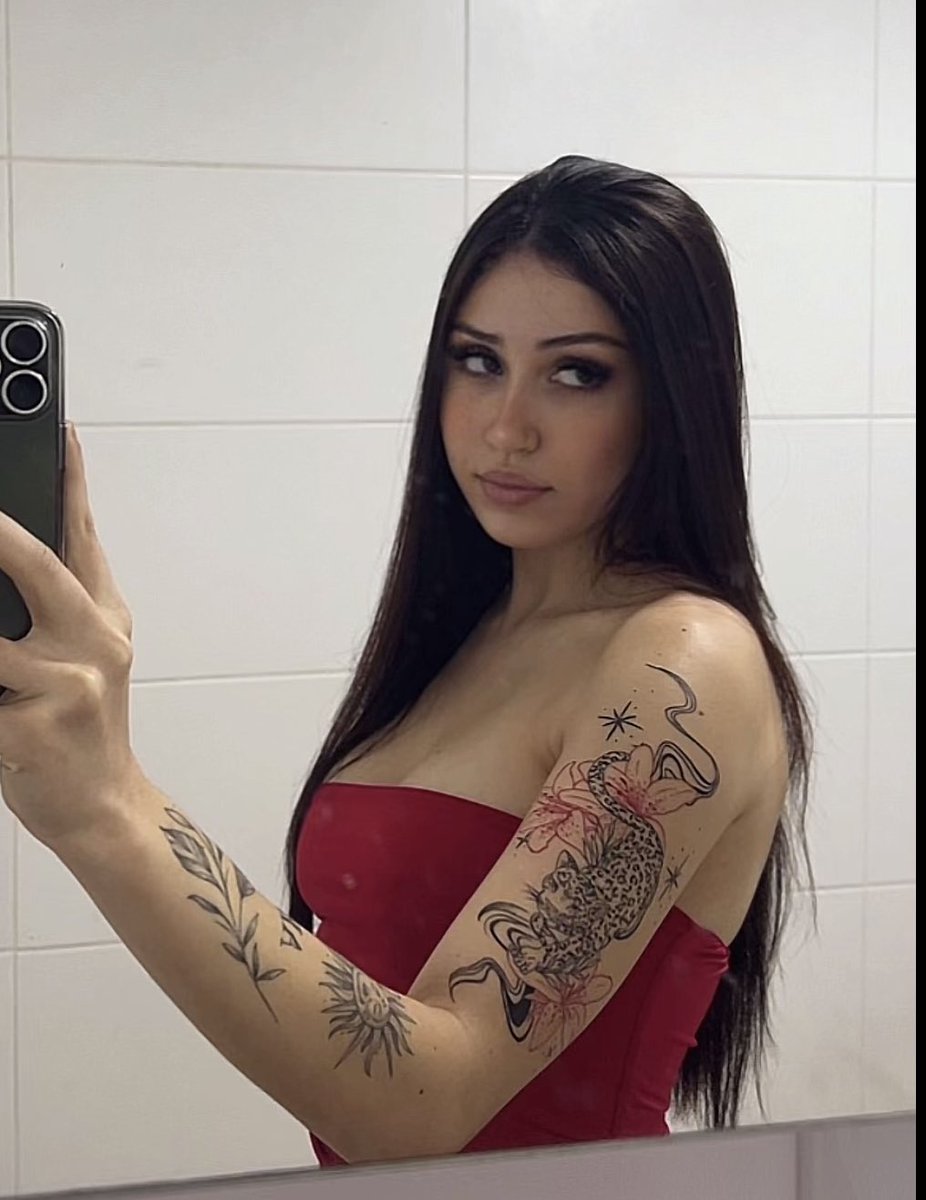 mano DOI MUITO FAZER TATUAGEM NESSA PARTE, mas finalmente veio😭😭🥺🥺❤️