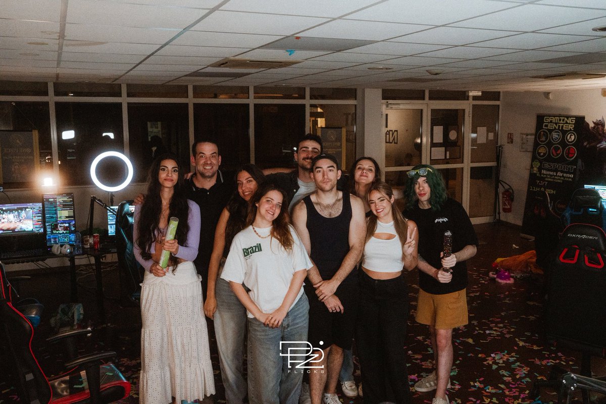 Slyders_Hs's tweet photo. Merci à tous pour ce Zevent incroyable ! Tout les records ont été dépassé et c'est grâce à vous ❤️

Le faire sur place avec d'autre streamer c'était une expérience incroyable et encore merci à eux et peut-être a l'annee prochaine 👀!

📸 : @dpz_flicks (insta) https://t.co/OaTo2BbGXz