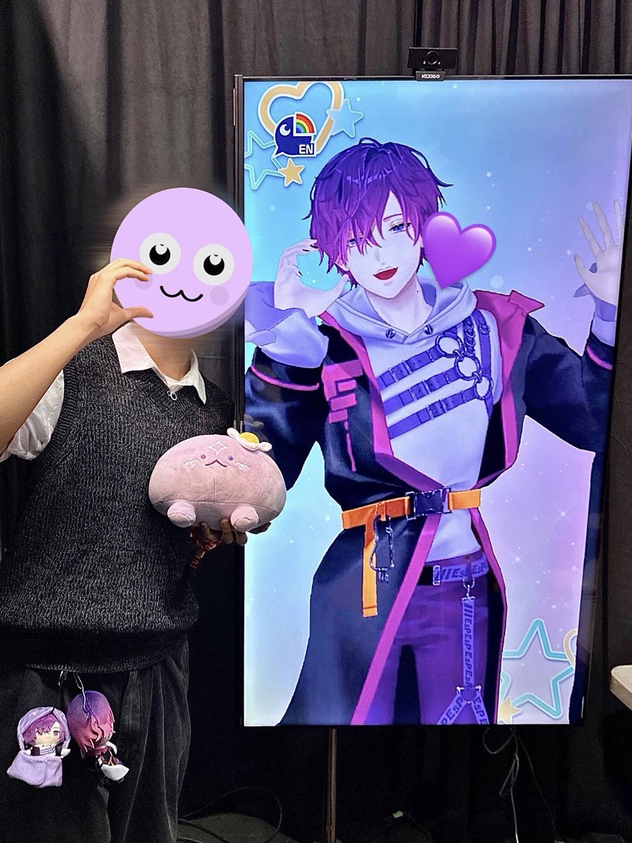 y0aki_'s tweet image. I finally got to see my diva and share my gratitude for what they&apos;ve done to the community🏳️‍🌈

&amp;amp; ty ukimama for granting my wish by calling me 𝘣𝘪𝘵𝘤𝘩 face to face. It was the highest honor and I felt encouraged

Im the happiest twink in Japan♡

#UkiVioleta #ANIMEImpulseOC2025