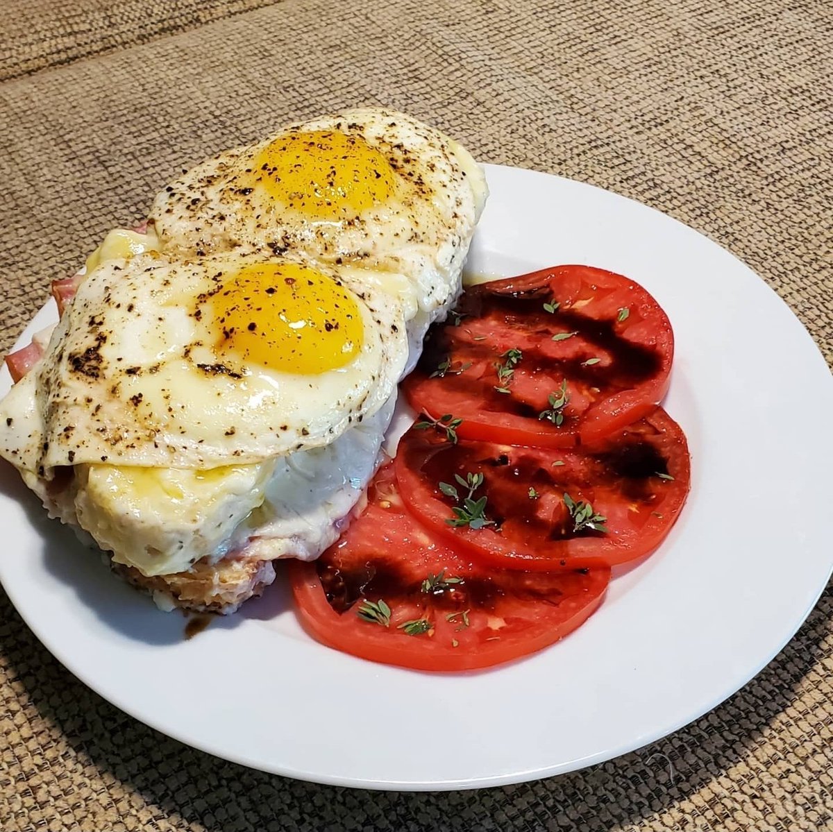 AtomAardvark's tweet photo. @AliceBunnyland2 Here's a croque madame I made a while ago. https://t.co/ub2ZV4SZDQ