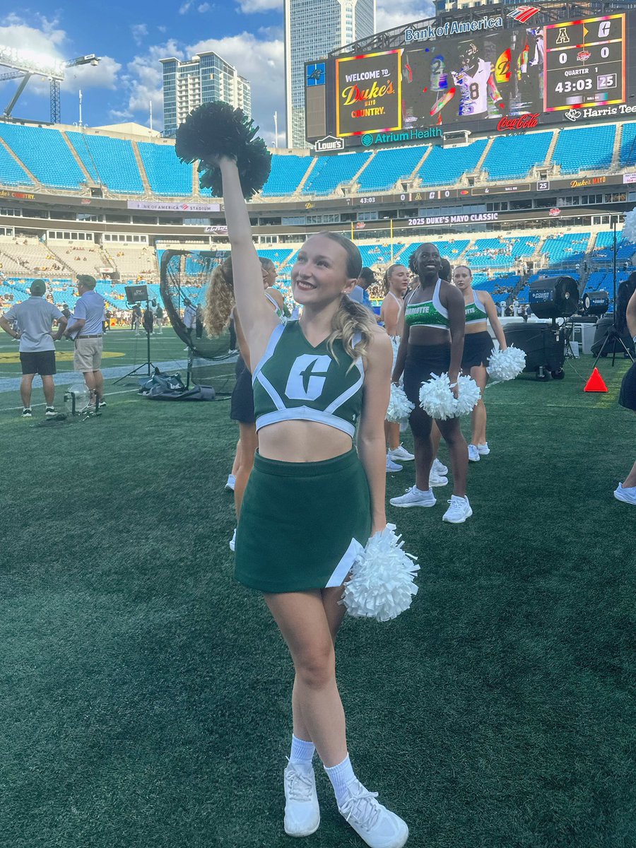 We are so proud of our heritage cheer and stunt alumni @kennnnedy_28. She recently cheered at the Duke’s Mayo Classic in the Bank of America Stadium, what a blast. Way to go 49ers and @charlotte49erscheer! 💚