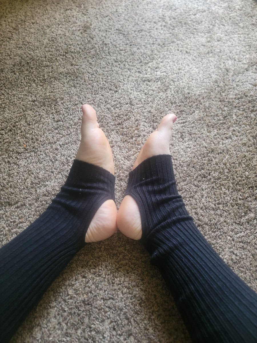 LukeFemFlowers's tweet photo. Hi uwu #Femboy #FootFetish #Feet #Soles #Toes #FootWorship #FemboyFeet #LGBT #Trans #Sissy #Barefeet #FootLovers #Fetish #PrettyFeet #gay https://t.co/SblbhreYHR