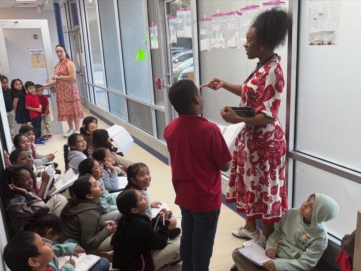 MsDixieMorales's tweet image. 🌱 Science in action! Ms. Royster’s students are busy recording their observations on bean germination - comparing how seeds grow in darkness vs. light. Love seeing young scientists at work, documenting growth rates and making discoveries! #ScienceClass