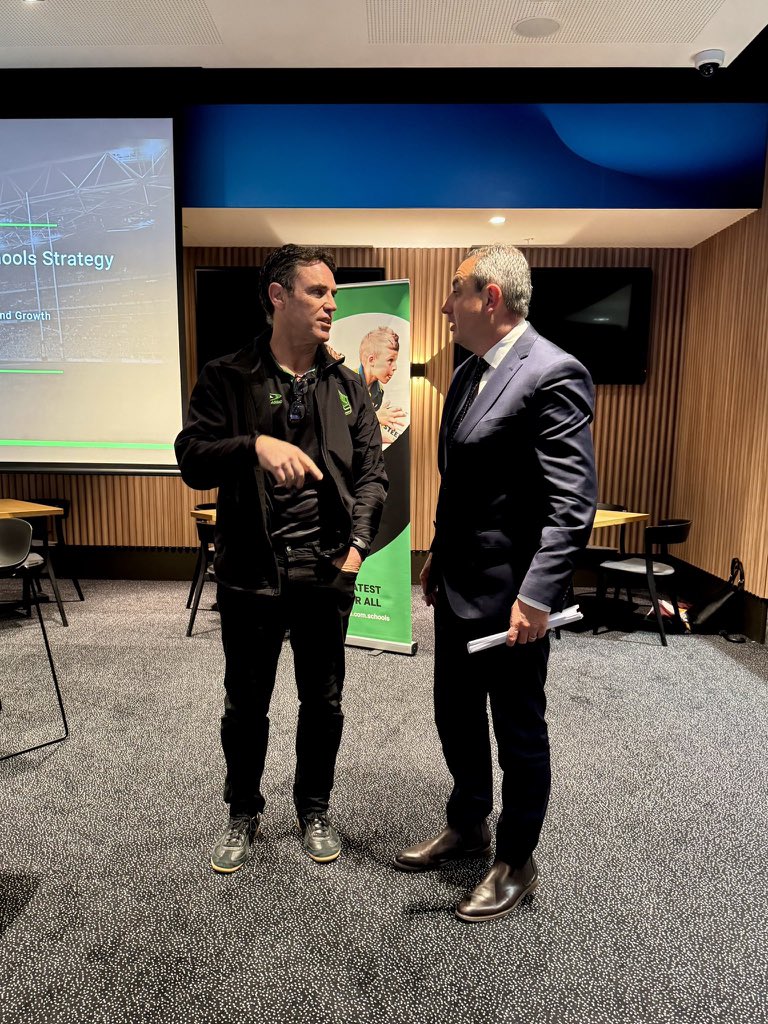 dizdarm's tweet photo. Started my day speaking on a panel with the legendary @BradFittler to discuss the importance of sport to positive academic and wellbeing outcomes for students. Thank you Emma Kriketos for facilitating the @NRL Schools Conference for principals and education leaders this morning. https://t.co/RLu9LVBrkC